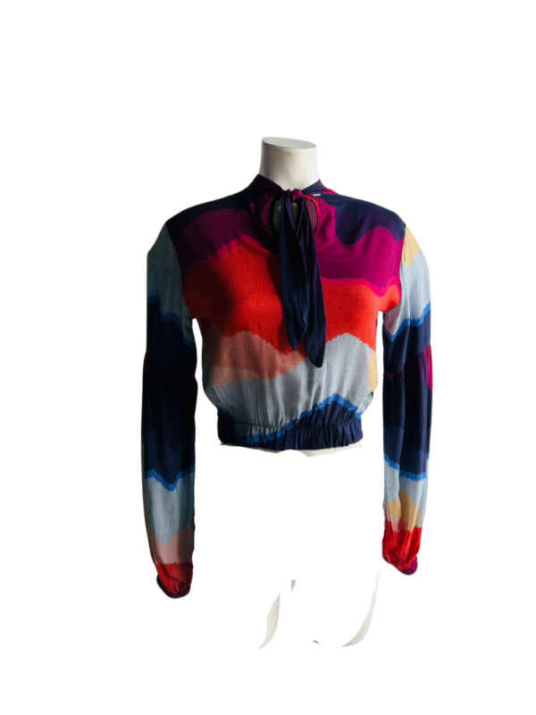 Blusa con mangas holgadas