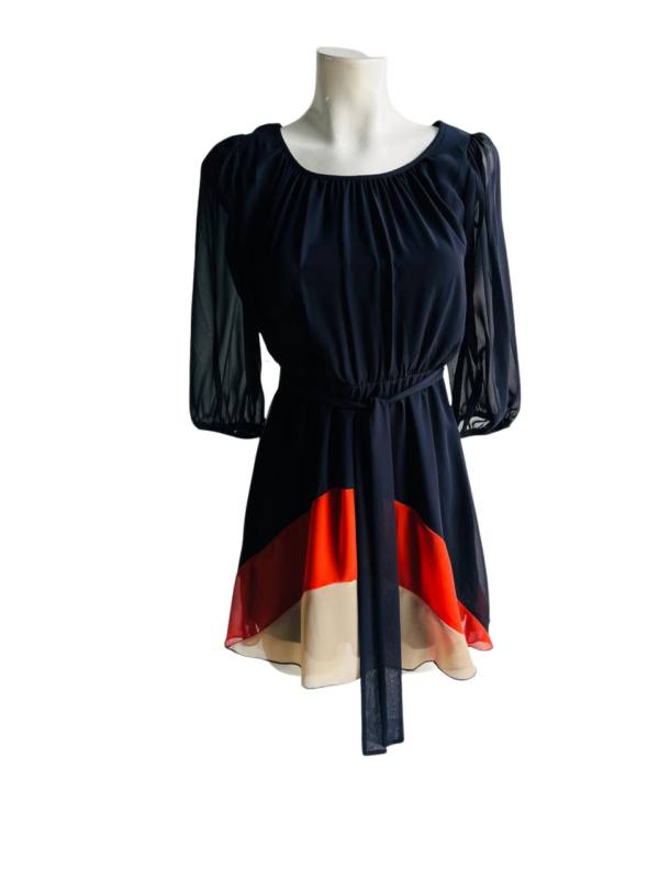 Vestido con diseño bicolor