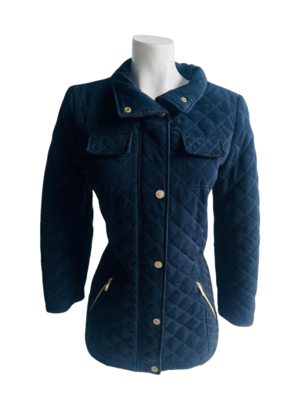 Chaqueta con detalles dorados
