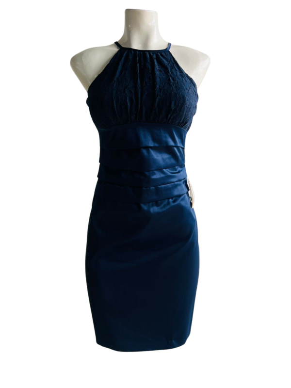 Vestido con pliegues románticos