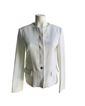 Chaqueta de silueta limpia y acabado contemporáneo