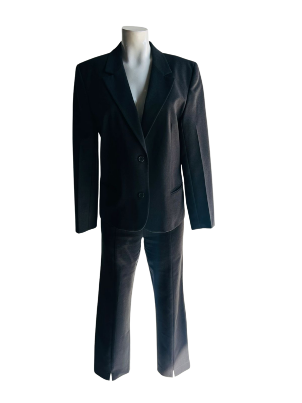 Traje formal para mujeres de presencia sutil