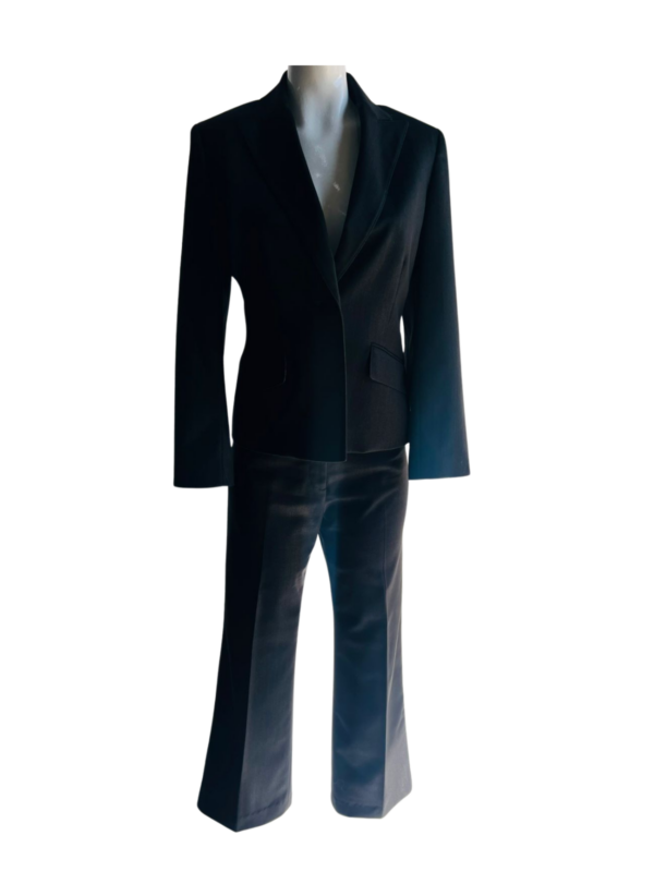 Traje formal de elegancia pura