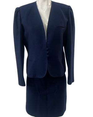 Traje clásico con encanto femenino