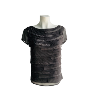 Blusa con transparencia y vuelos
