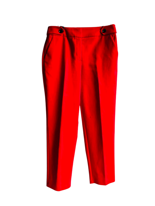 Pantalón clásico formal con energía vibrante