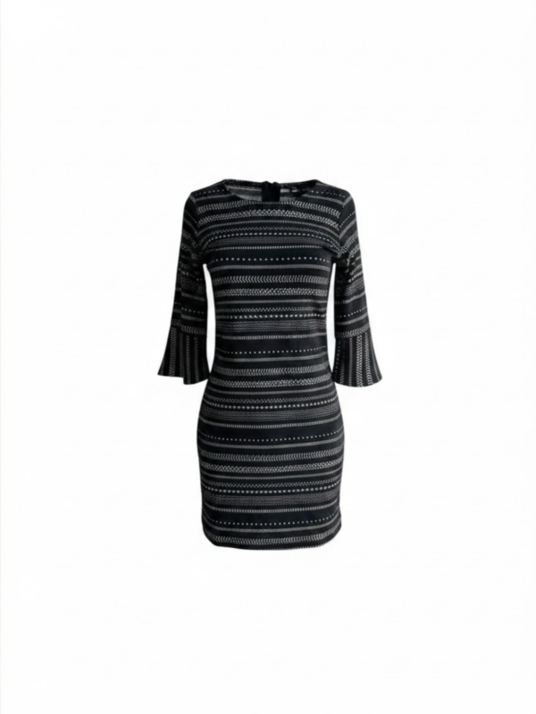 Vestido con detalles metalizados
