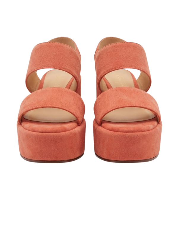 Sandalias versátiles y encantadoras.