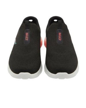Zapato suave con tus pies audaz en cada paso.