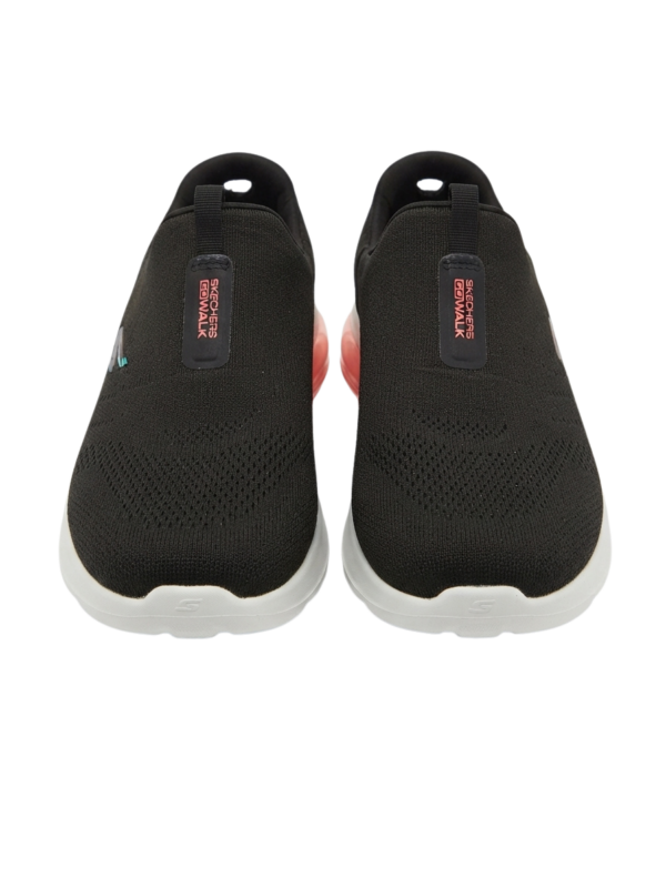 Zapato suave con tus pies audaz en cada paso.