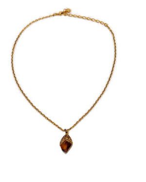 Collar con delicadeza que roba miradas.