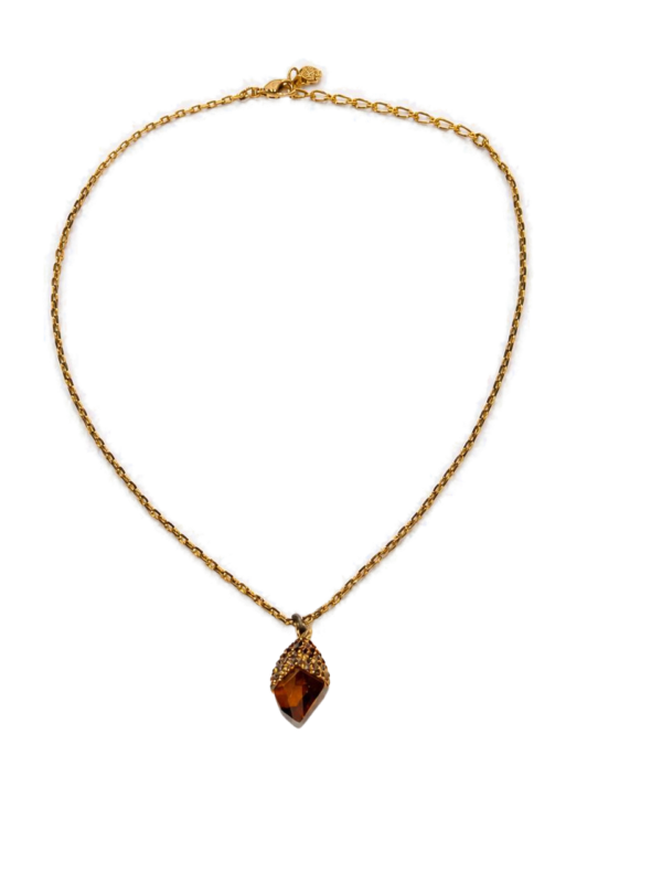 Collar con delicadeza que roba miradas.