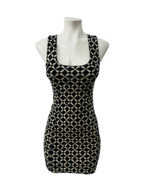 Vestido delicado con escote encantador