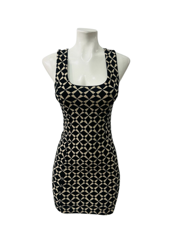 Vestido delicado con escote encantador