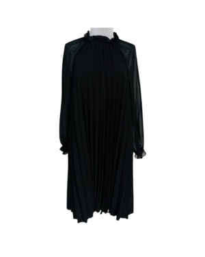 Vestido de estructura plisada y elegancia refinada