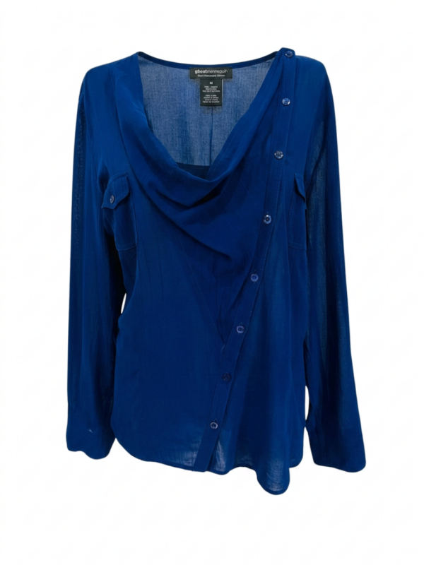 Blusa suave y fresca de diseño tranquilo y delicado