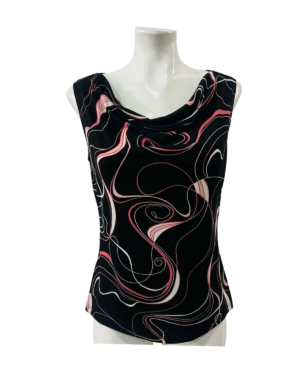 Blusa estampada con creatividad y cuello único