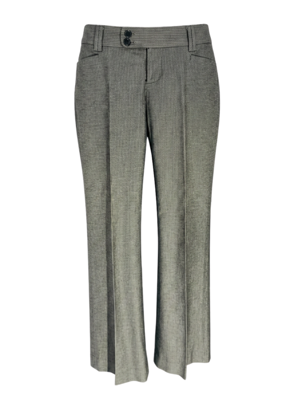 Pantalón formal con encanto discreto