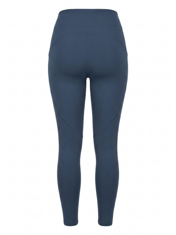 Pantalón con cintura ajustada que estiliza la silueta