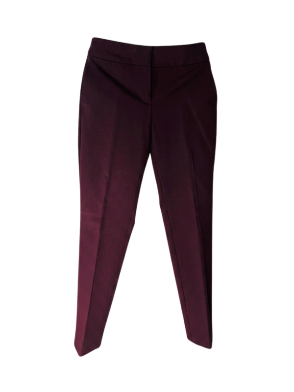 Pantalón de corte atemporal con puro encanto sofisticado