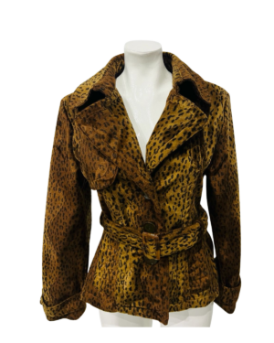 Chaqueta de diseño único tipo abrigo, elegante y con fuerte personalidad