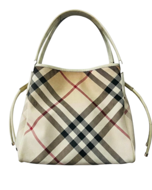 Cartera sofisticada de acabados delicados