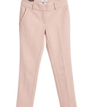 Pantalón skinny que enamora con sutil elegancia