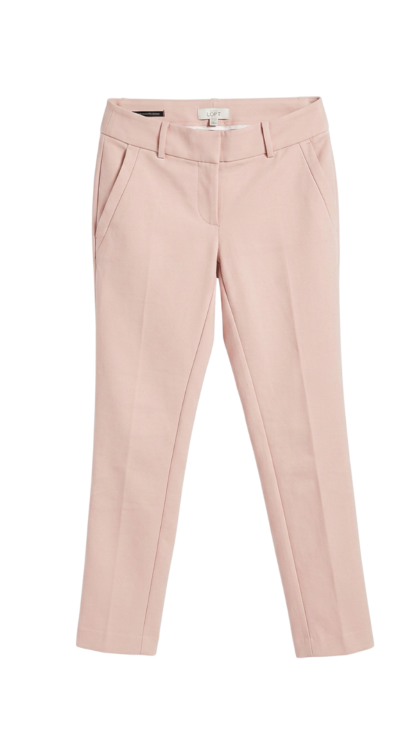 Pantalón skinny que enamora con sutil elegancia