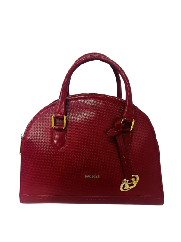 Cartera de silueta distintiva llena de lujo