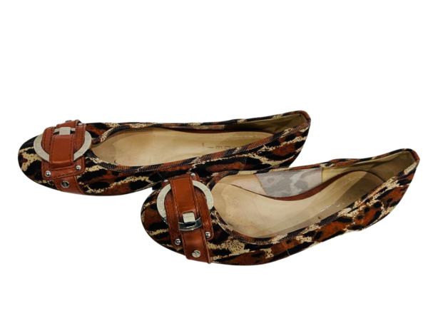Bailarinas con estampado encantador y hebillas delicadas