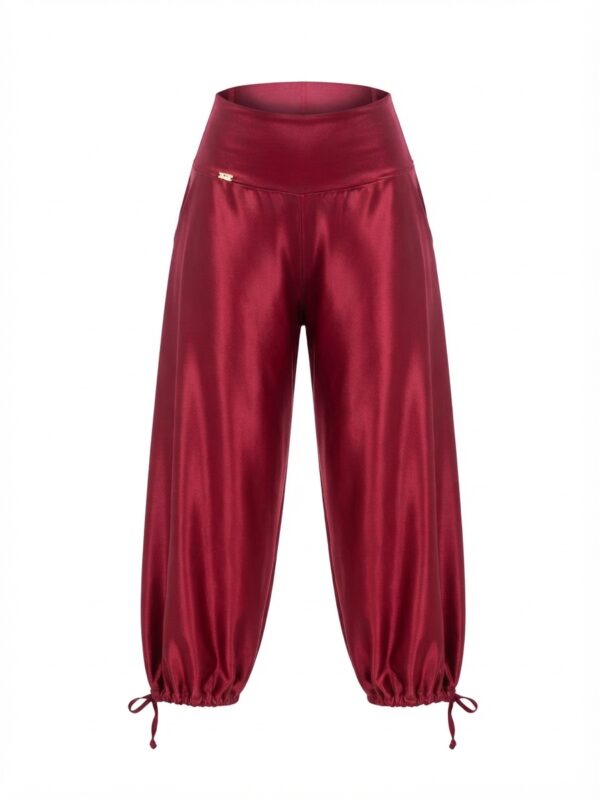 Pantalón coqueto y con encanto chic.