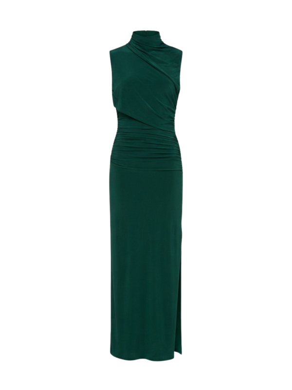 Vestido con pliegues que dibujan feminidad.