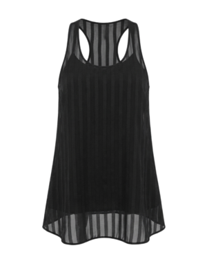 Blusa con coqueteo ytransparencias delicadas.